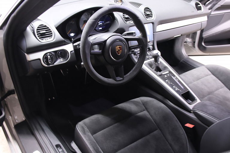 Porsche 718 Cayman GT4