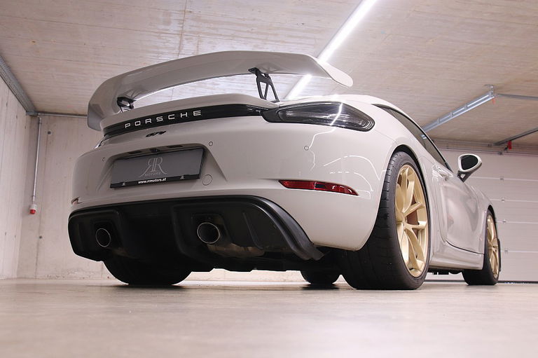 Porsche 718 Cayman GT4
