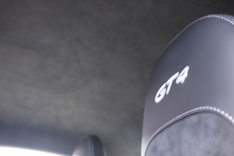 Porsche 718 Cayman GT4