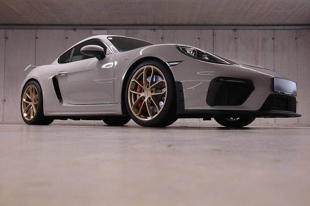 Porsche 718 Cayman GT4