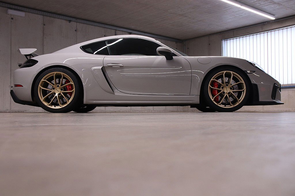 Porsche 718 Cayman GT4
