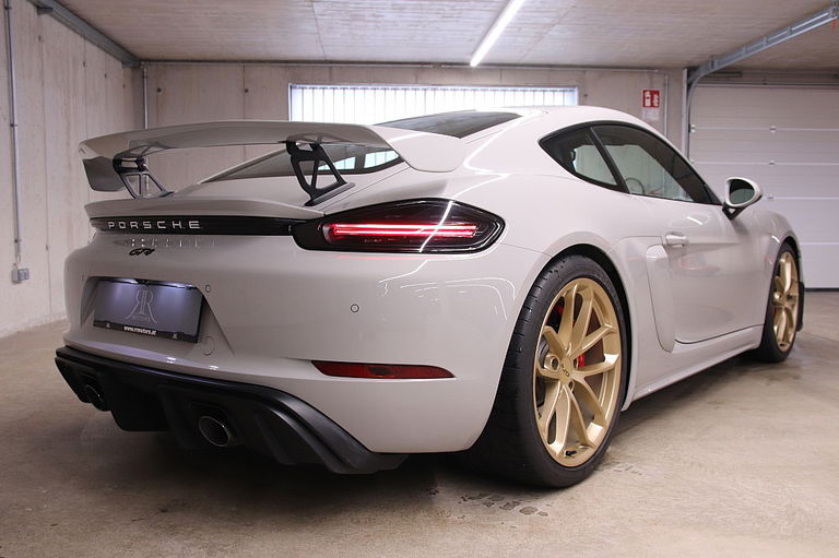 Porsche 718 Cayman GT4