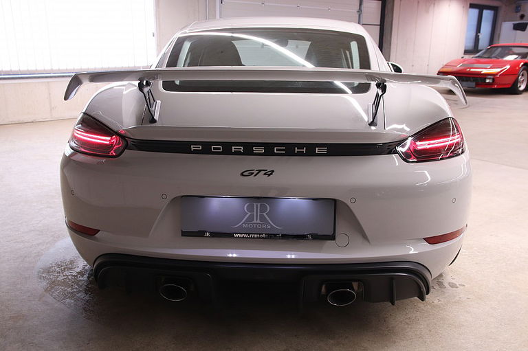 Porsche 718 Cayman GT4