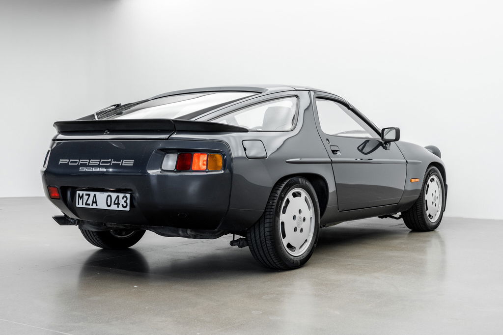 Porsche 928 S