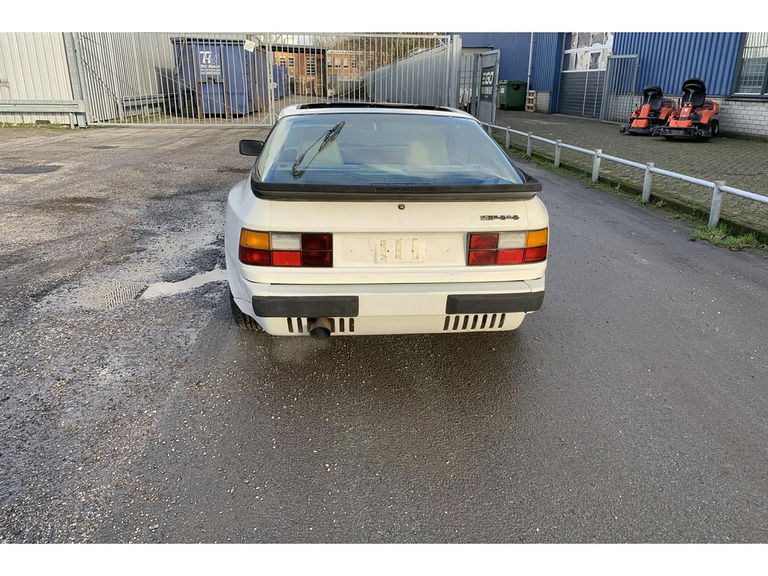 Porsche 944 Coupé