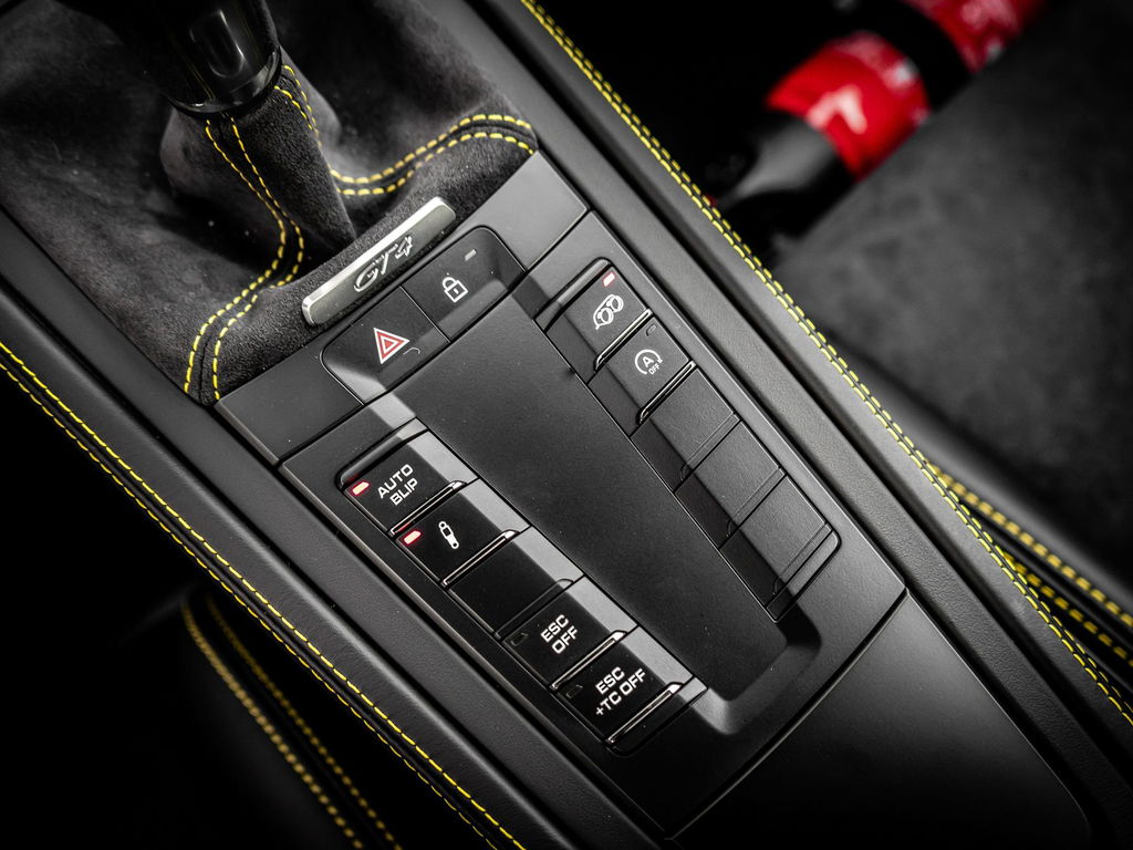 Porsche 718 Cayman GT4