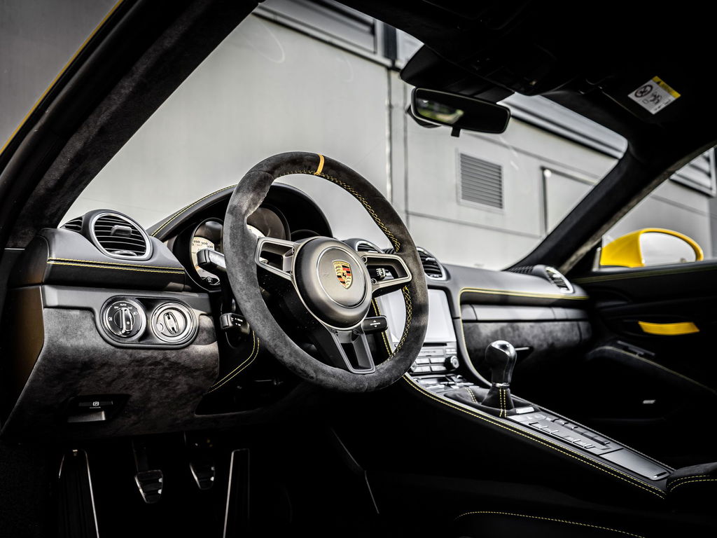 Porsche 718 Cayman GT4