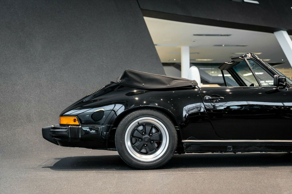 Porsche 911 Carrera 3.2 (US)