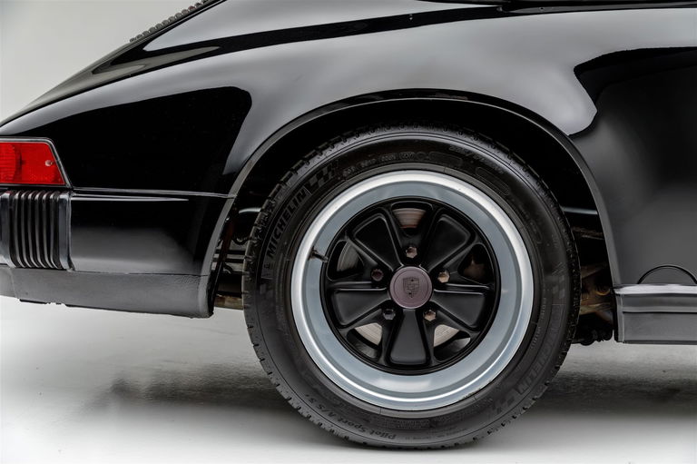 Porsche 911 Carrera 3.2 (US)