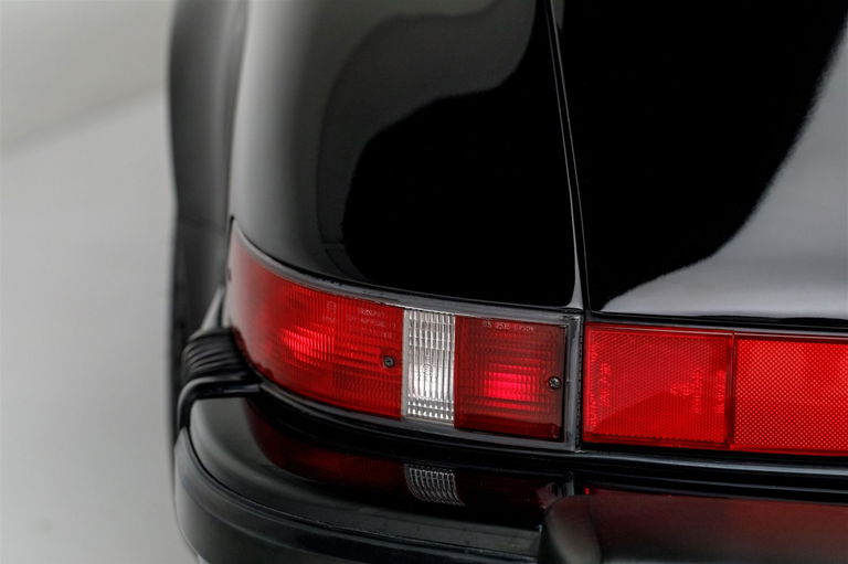 Porsche 911 Carrera 3.2 (US)