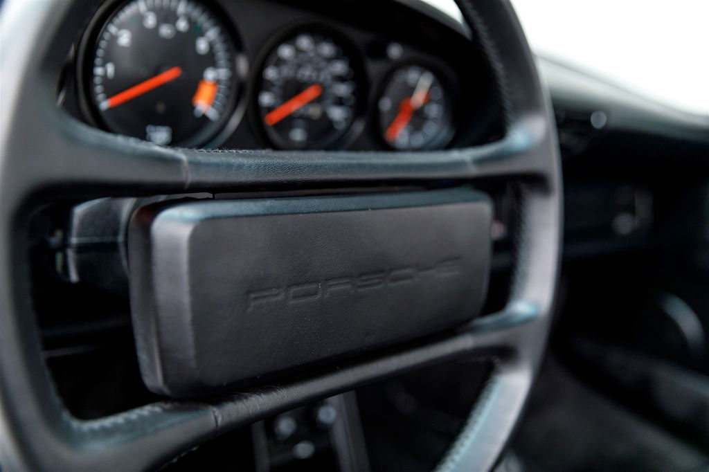 Porsche 911 Carrera 3.2 (US)