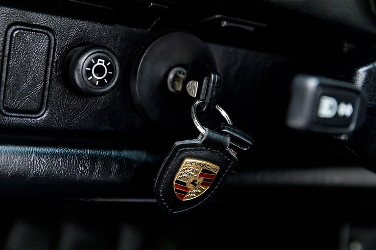 Porsche 911 Carrera 3.2 (US)