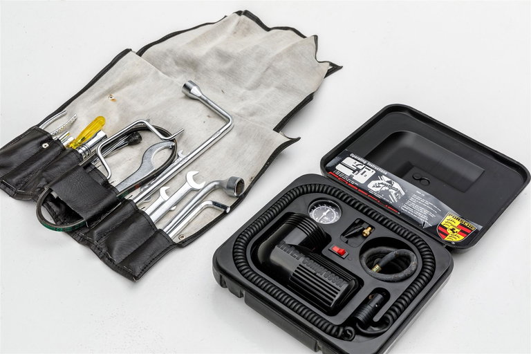 Porsche 911 Carrera 3.2 (US)