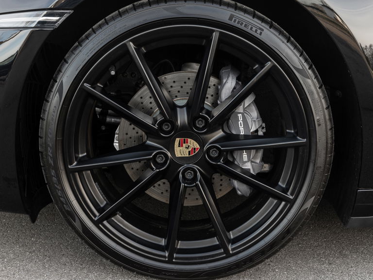 Porsche 992 Carrera 4