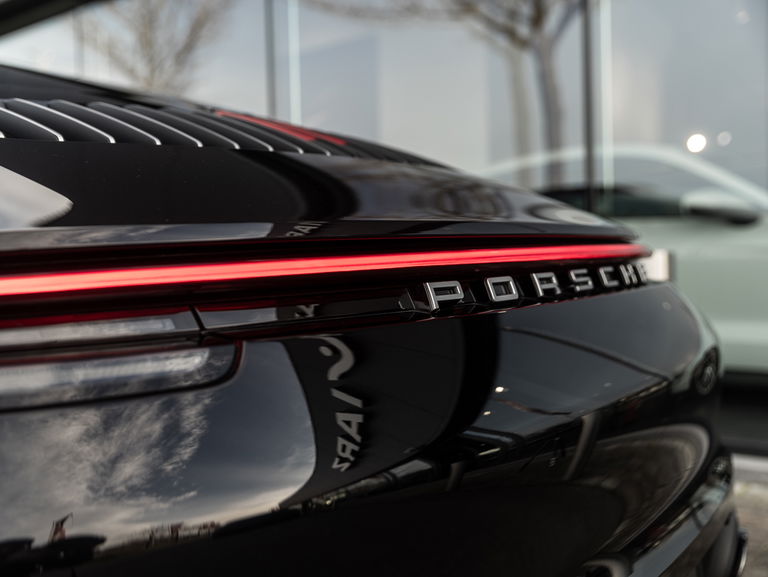 Porsche 992 Carrera 4