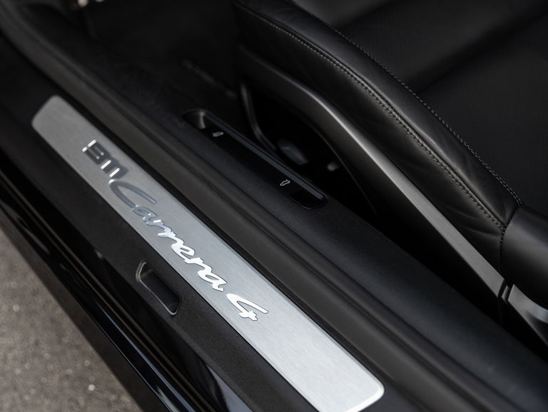 Porsche 992 Carrera 4