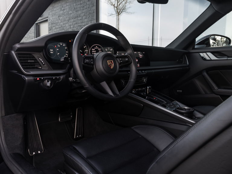 Porsche 992 Carrera 4