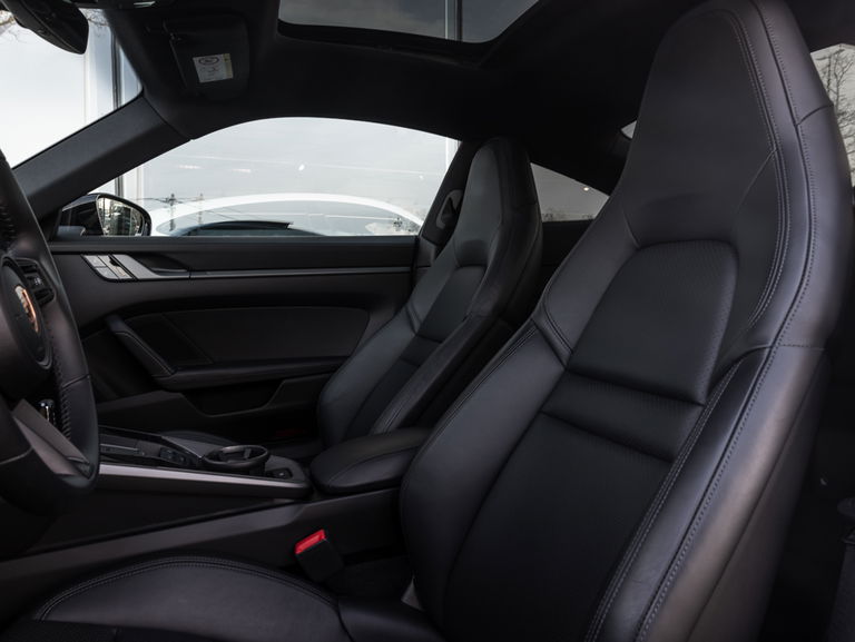 Porsche 992 Carrera 4