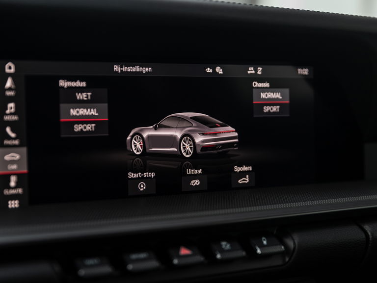 Porsche 992 Carrera 4