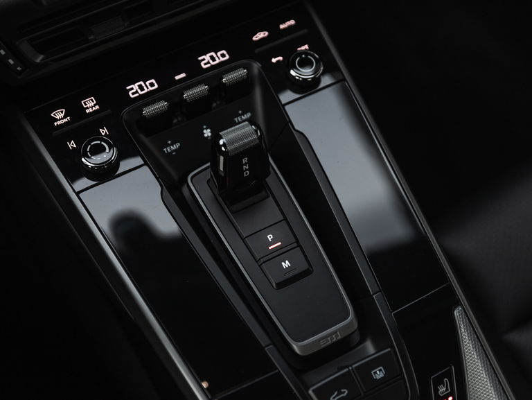 Porsche 992 Carrera 4