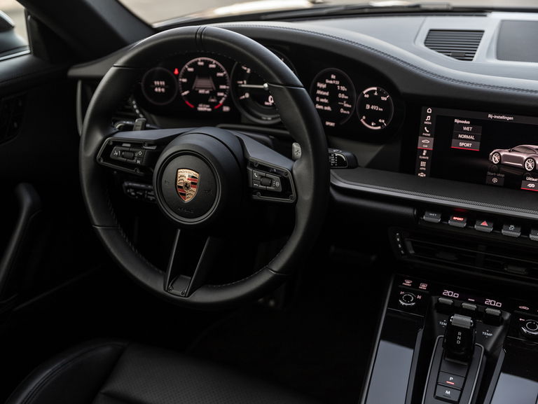 Porsche 992 Carrera 4