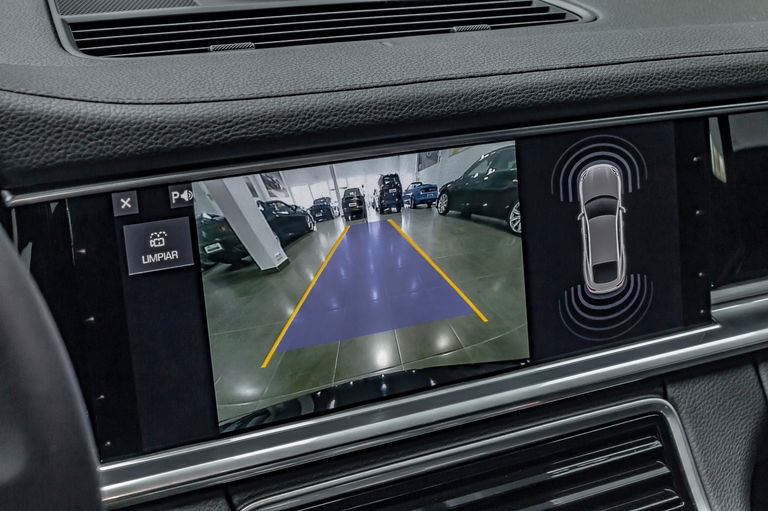 Porsche Panamera 4 E-Hybrid