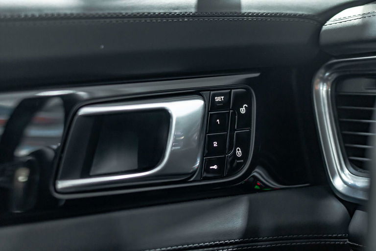 Porsche Panamera 4 E-Hybrid