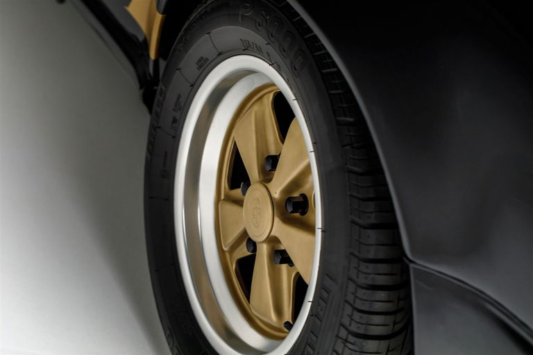 Porsche 911 Carrera (US)