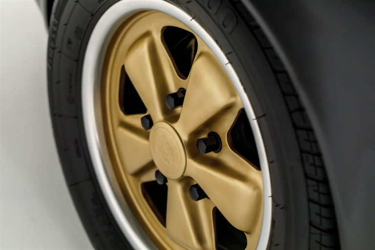 Porsche 911 Carrera (US)