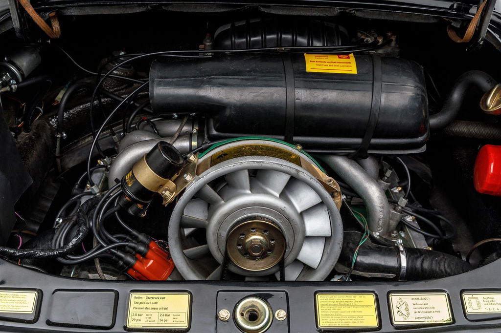 Porsche 911 Carrera (US)