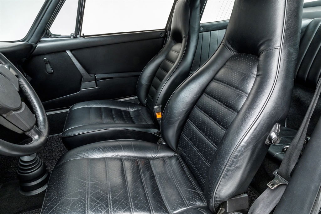 Porsche 911 Carrera (US)