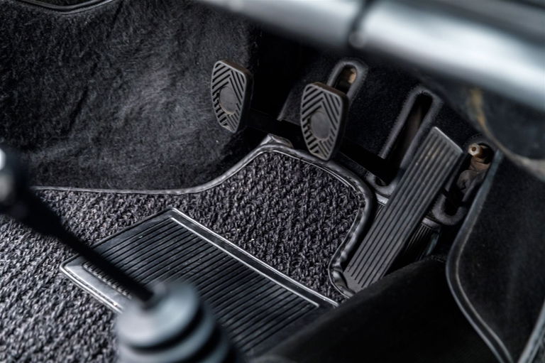 Porsche 911 Carrera (US)