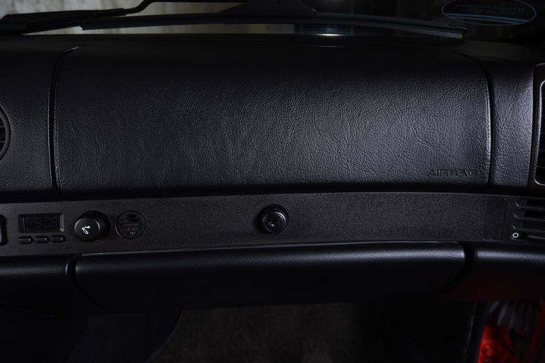 Porsche 944 Turbo Coupé in Guards Red for sale!