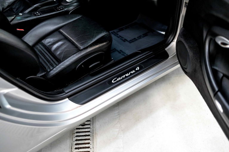 Porsche 996 Carrera 4