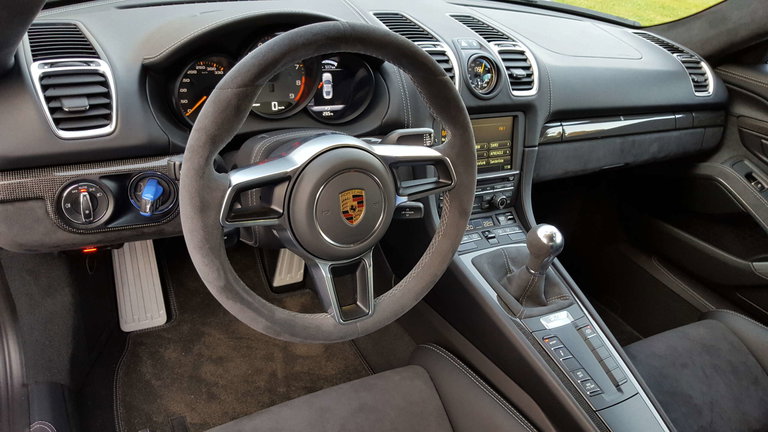 Porsche 981 Cayman GT4