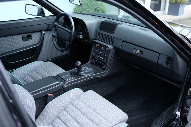 Porsche 924 S