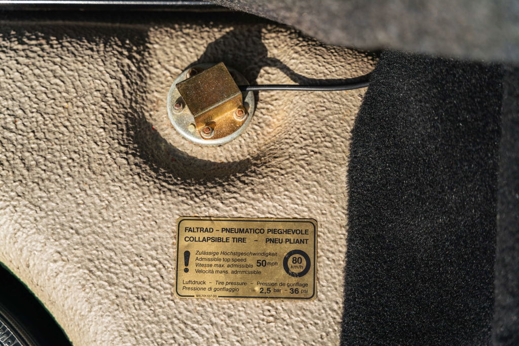 Porsche 911 Carrera 3.2 (US)