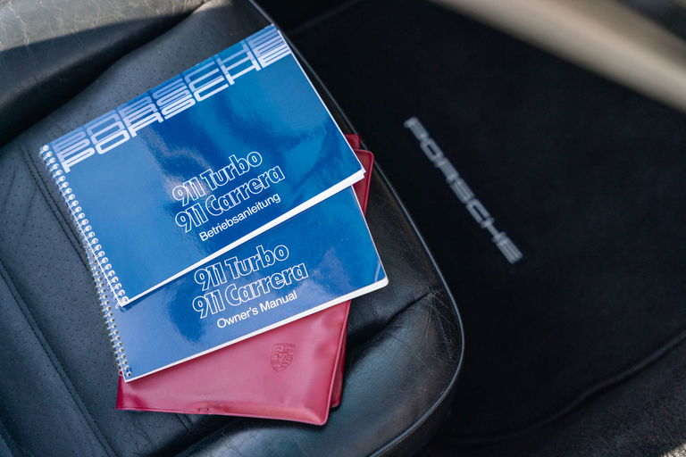 Porsche 911 Carrera 3.2 (US)