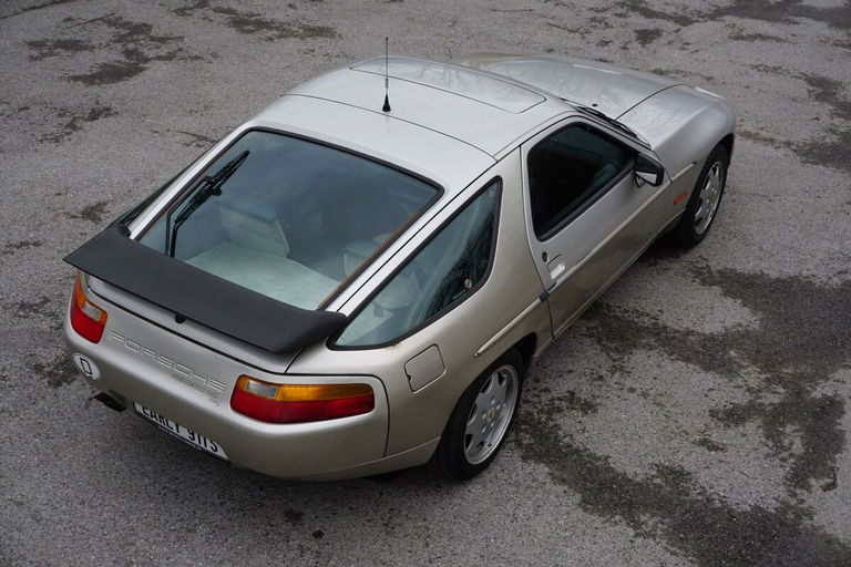 Porsche 928 S4
