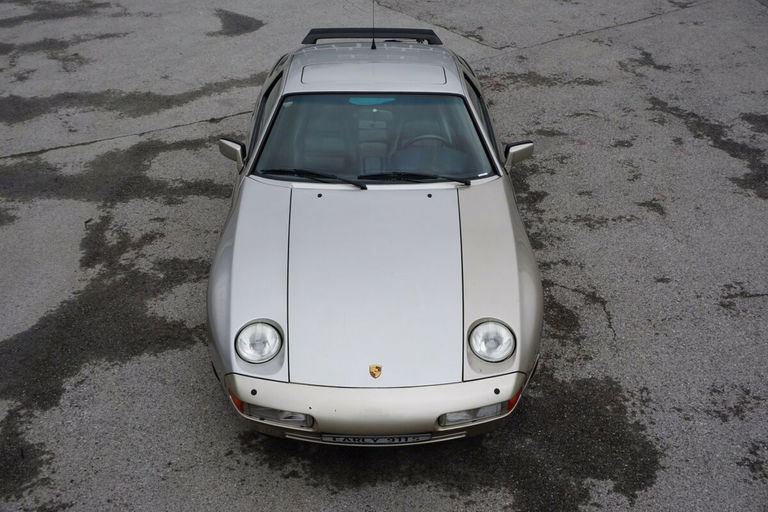 Porsche 928 S4