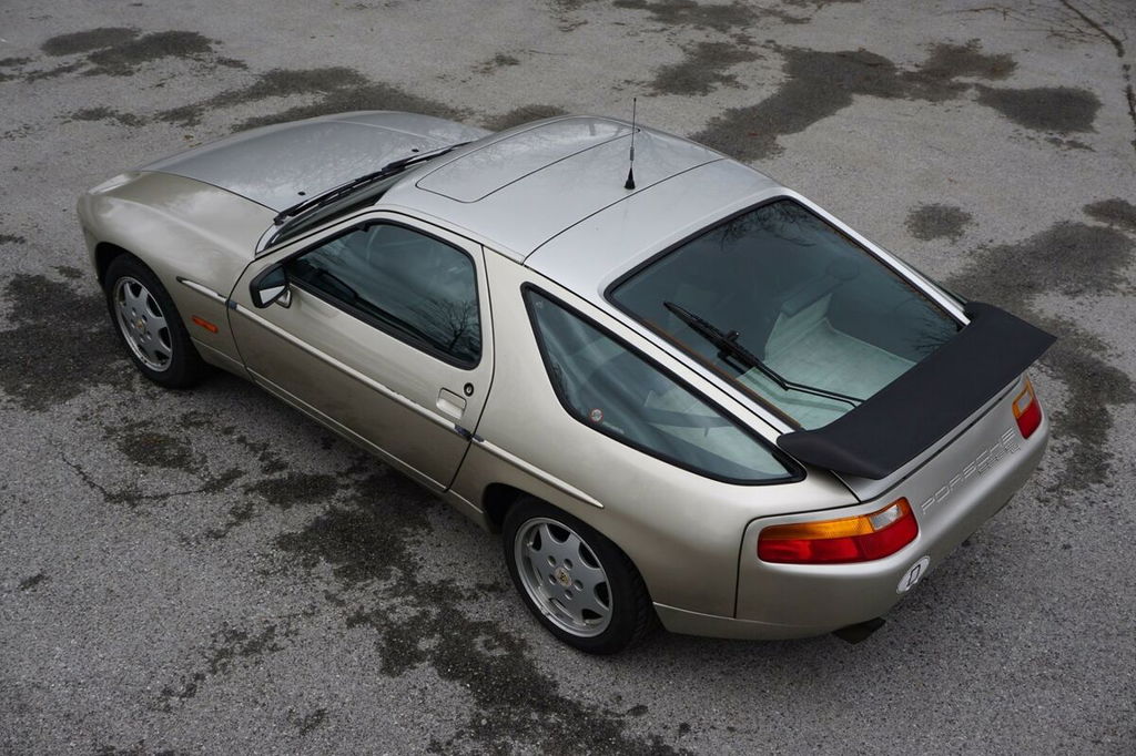Porsche 928 S4