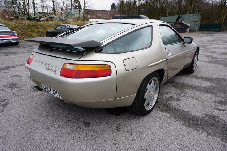 Porsche 928 S4
