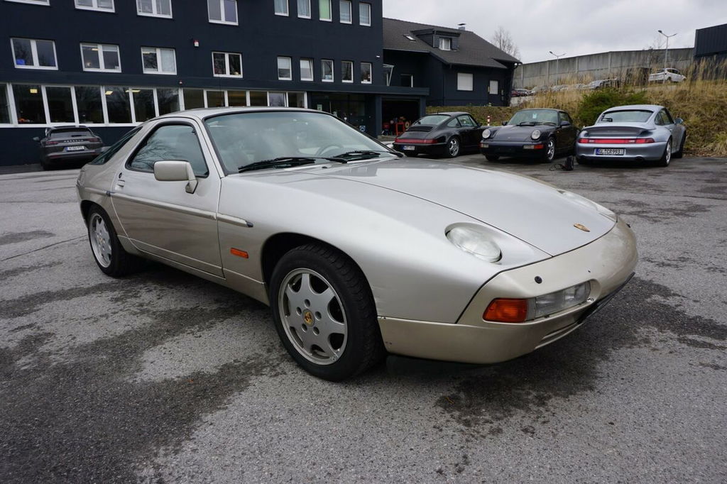 Porsche 928 S4