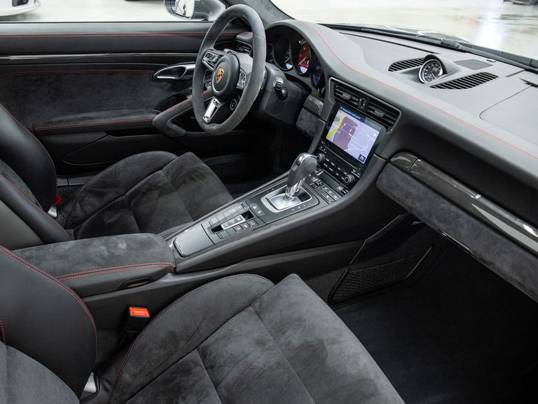 Porsche 991.2 Carrera GTS