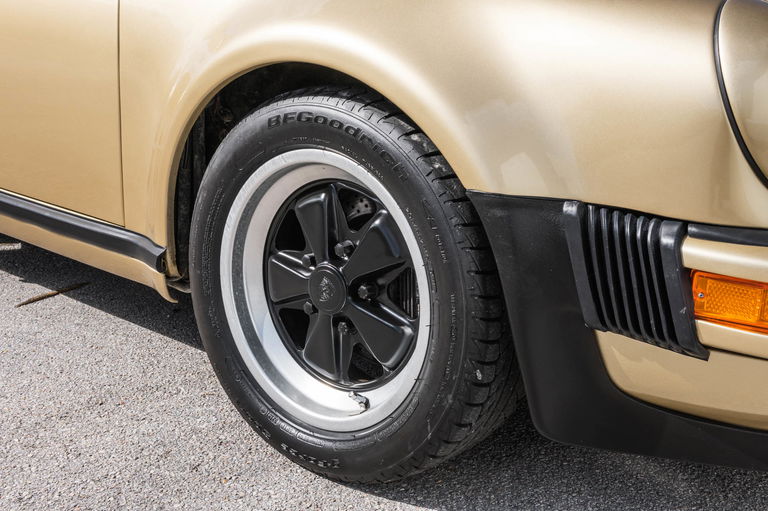 Porsche 911 Turbo 3.3 (US)