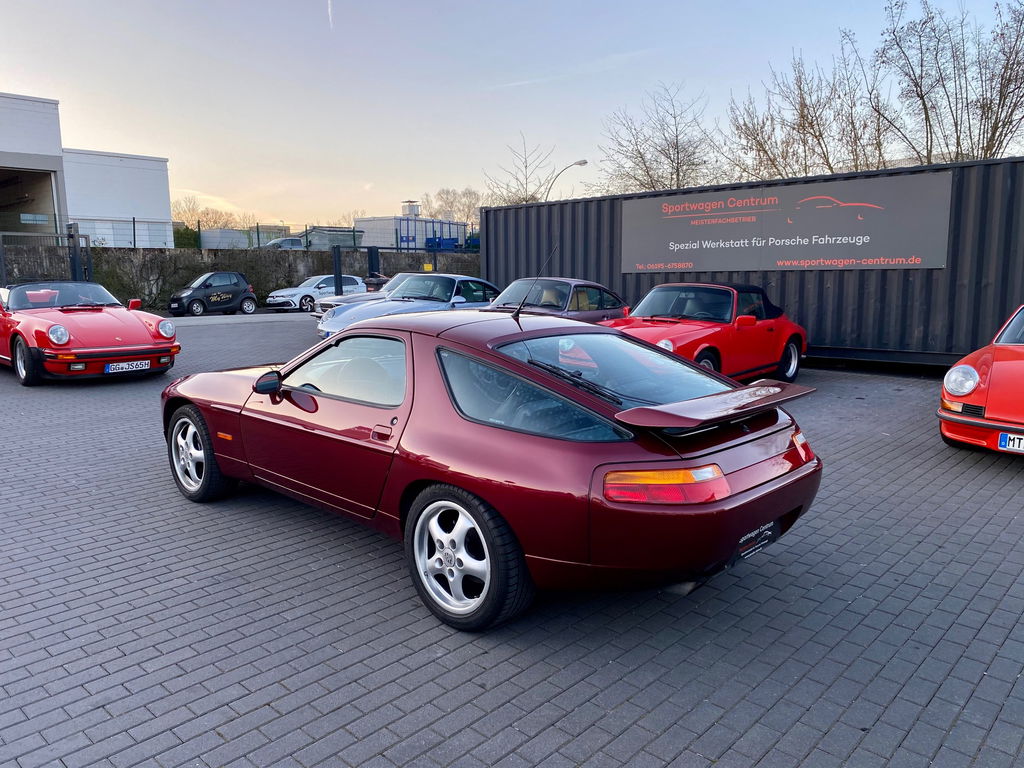 Porsche 928 GTS