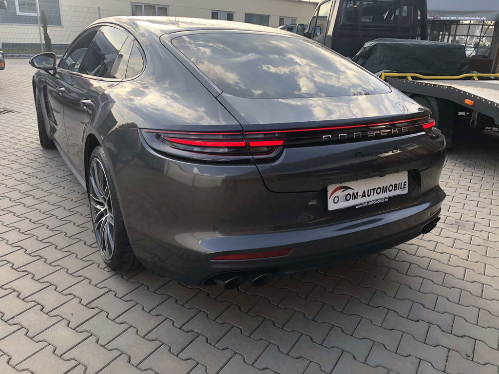 Porsche Panamera 4S