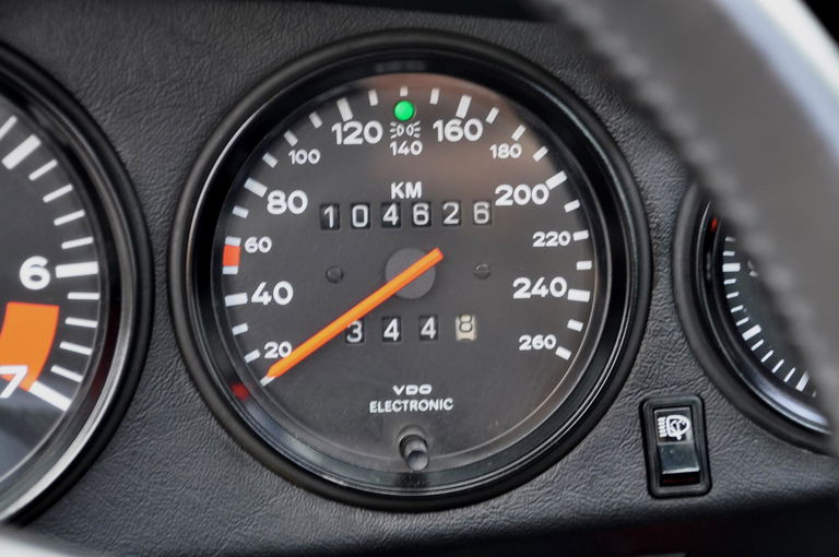 Porsche 911 Carrera 3.2 (KAT)