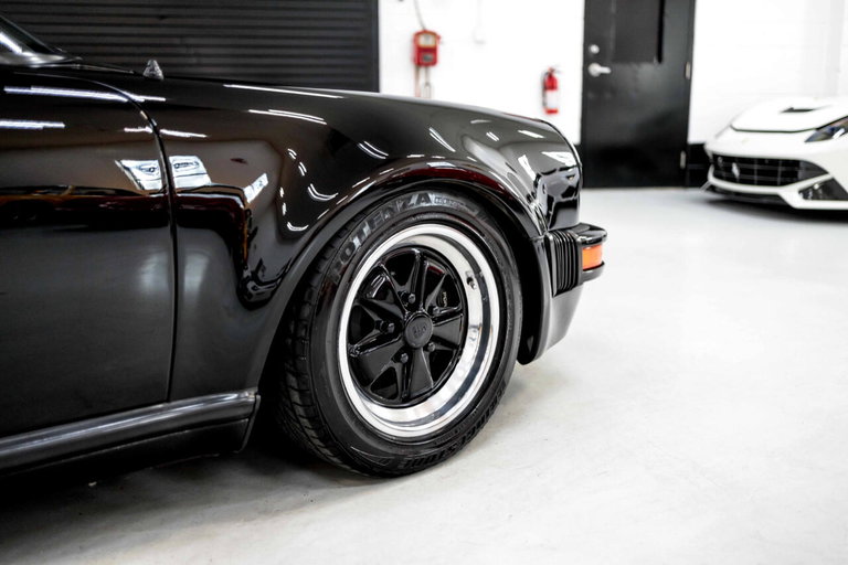 Porsche 911 Carrera 3.2 Speedster (US)