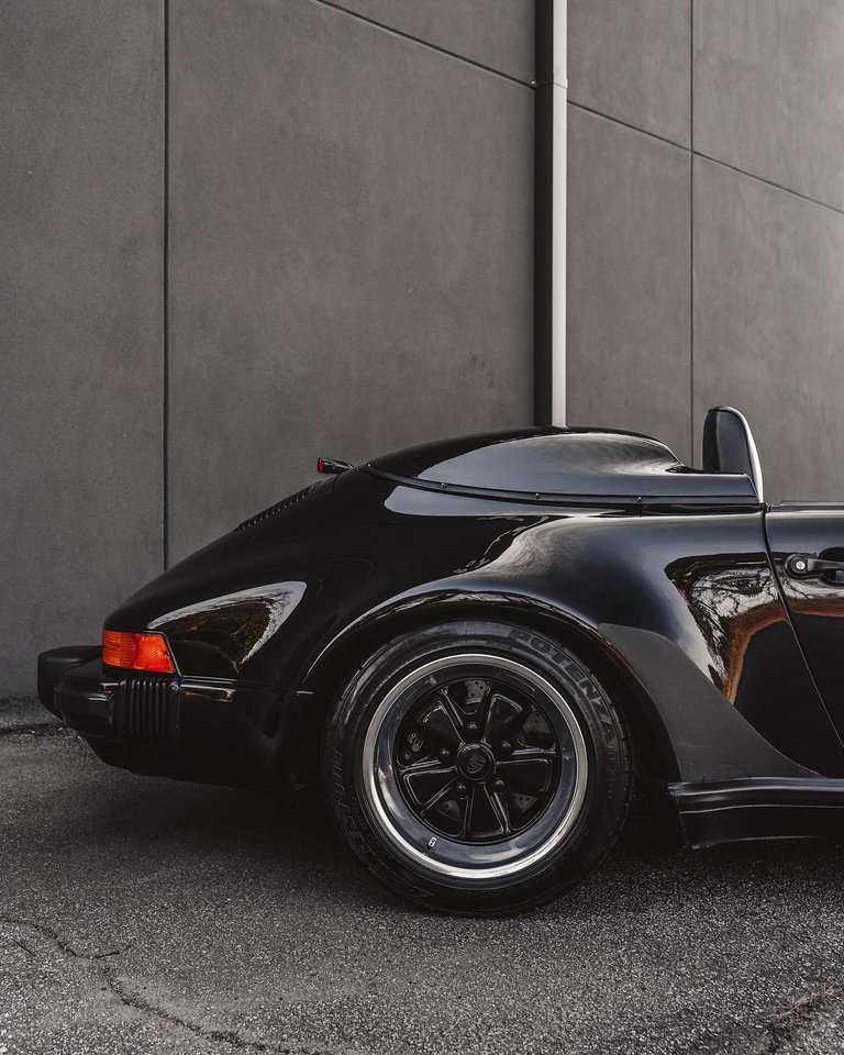 Porsche 911 Carrera 3.2 Speedster (US)